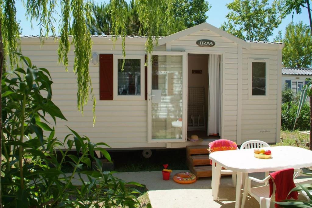 Camping Resort Les Champs Blancs Agde Room photo