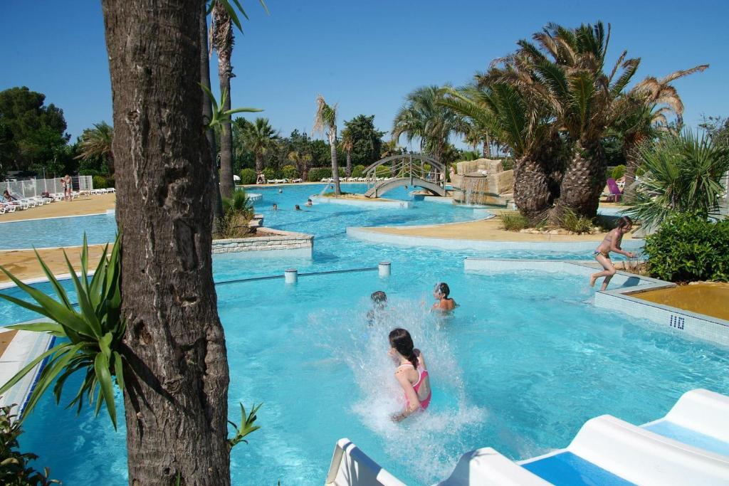 Camping Resort Les Champs Blancs Agde Exterior photo